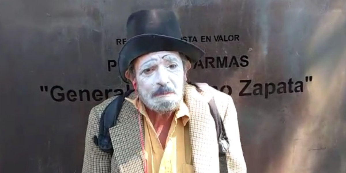 Tristeza de Pactú, el mimo de Cuernavaca, por retiro de artista callejero de la Plaza de Armas
