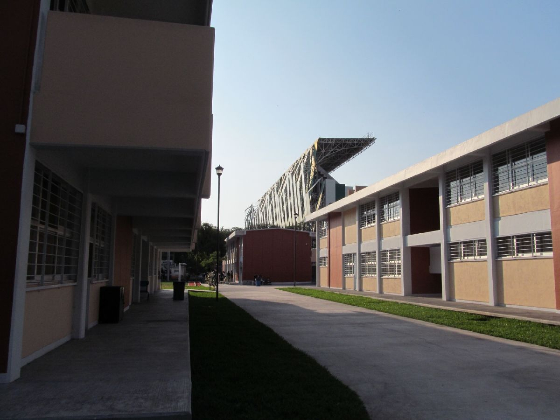 Detenida, la construcción de secundaria en Zacatepec
