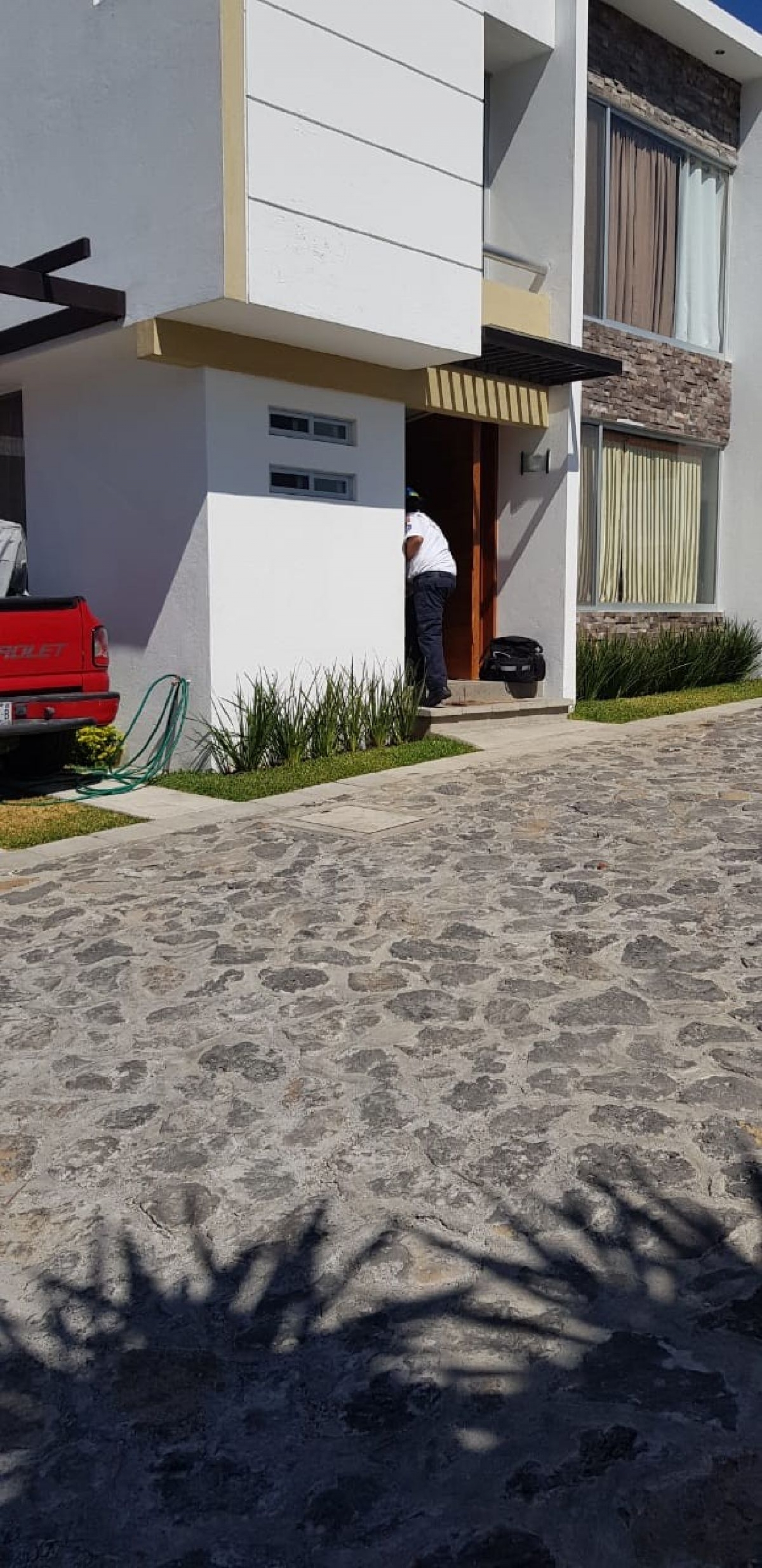 Acribillan a un hombre en su casa