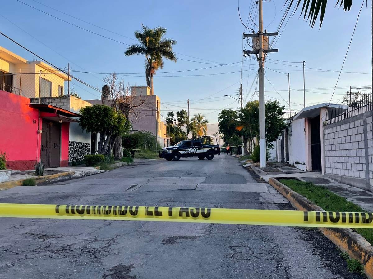 Hallan muerta a indigente en un baldío