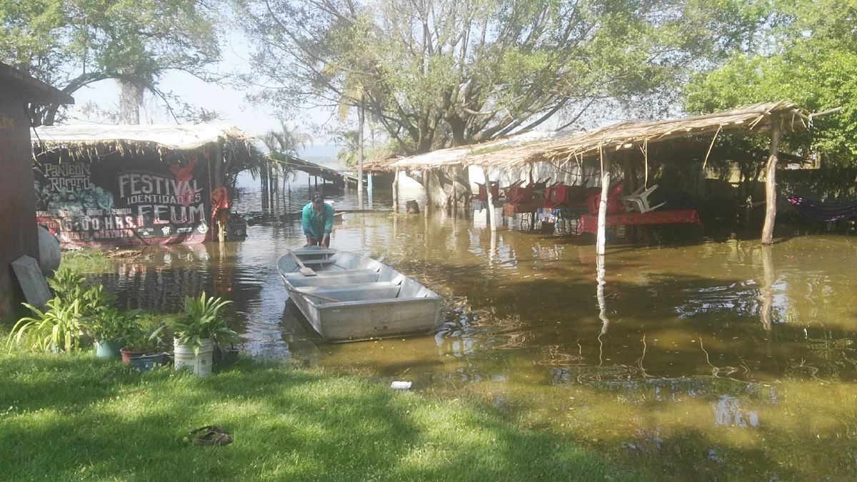 Sin apoyo, palaperos de Coatetelco tras sufrir inundación por aumento del embalse