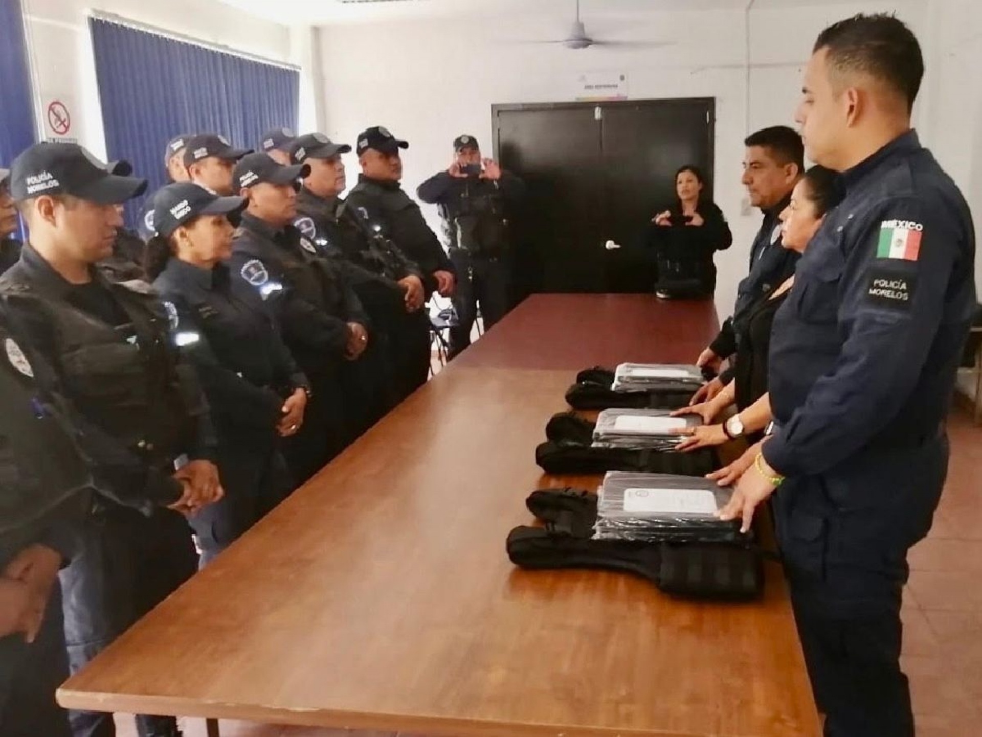 Entrega la CES equipo de seguridad a policías de nueve municipios