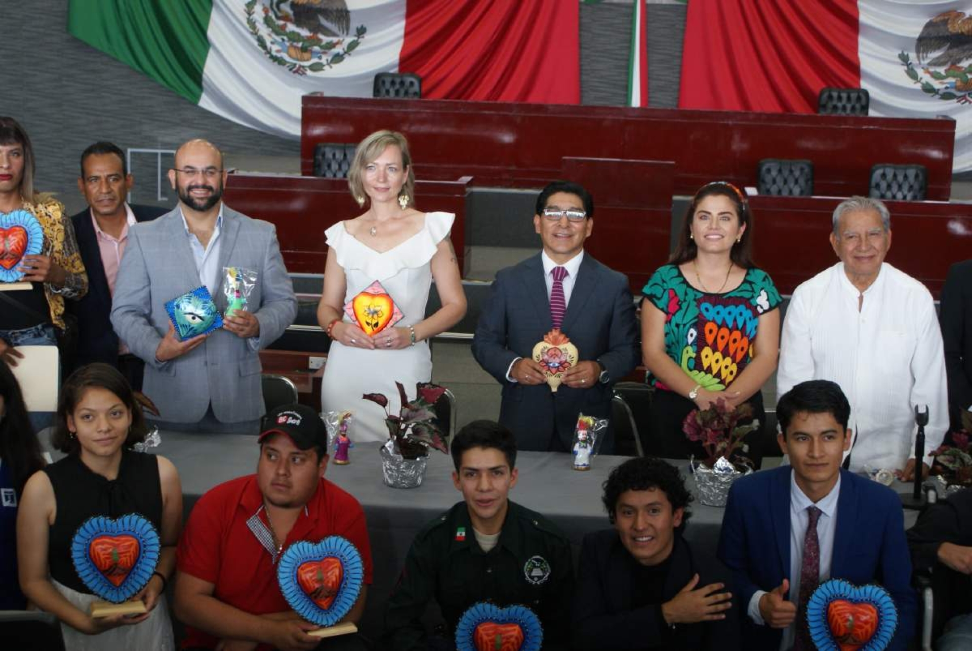 Reciben jóvenes el galardón 'Corazón de Morelos'
