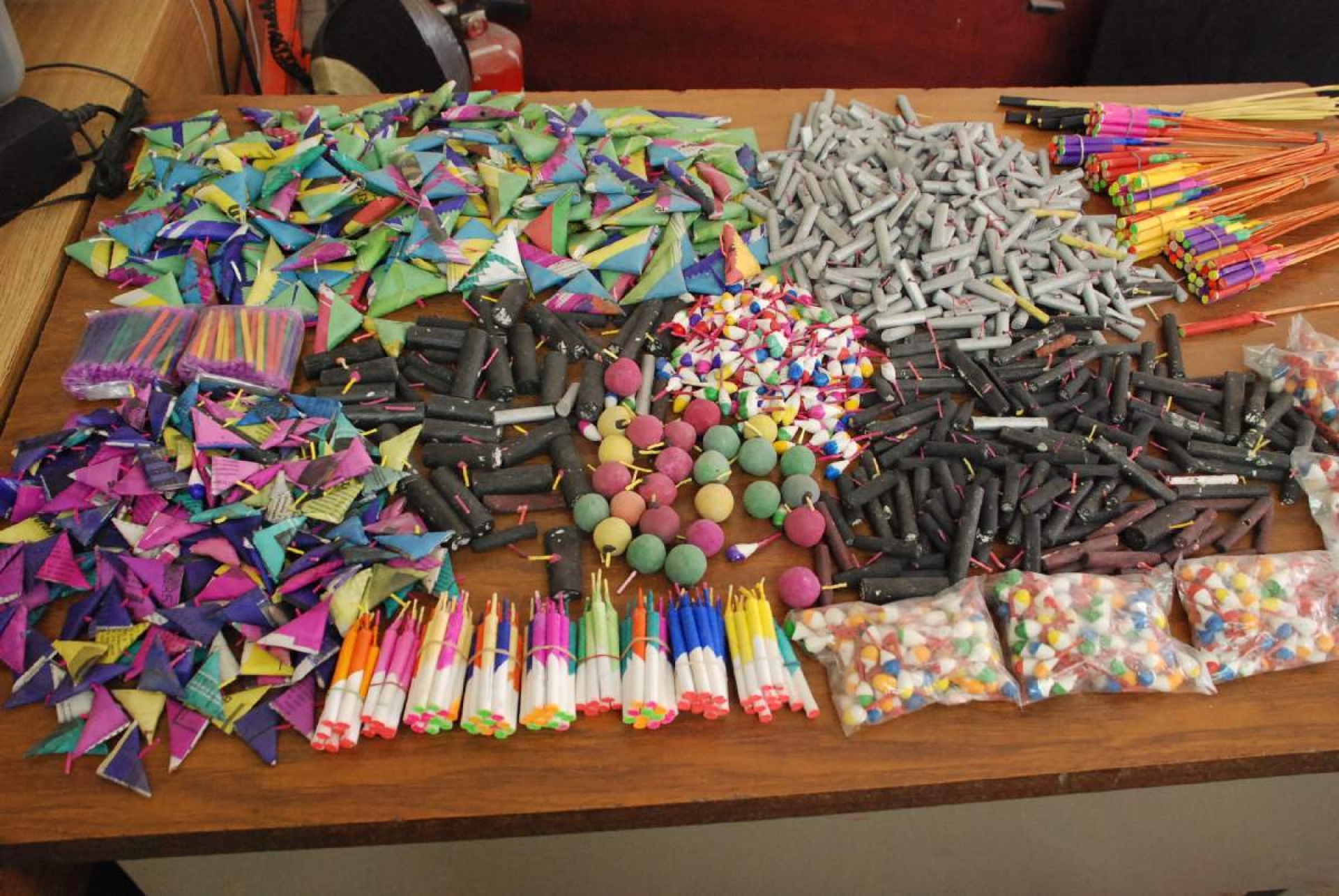Revisarán que no se venda pirotecnia en tianguis y mercados