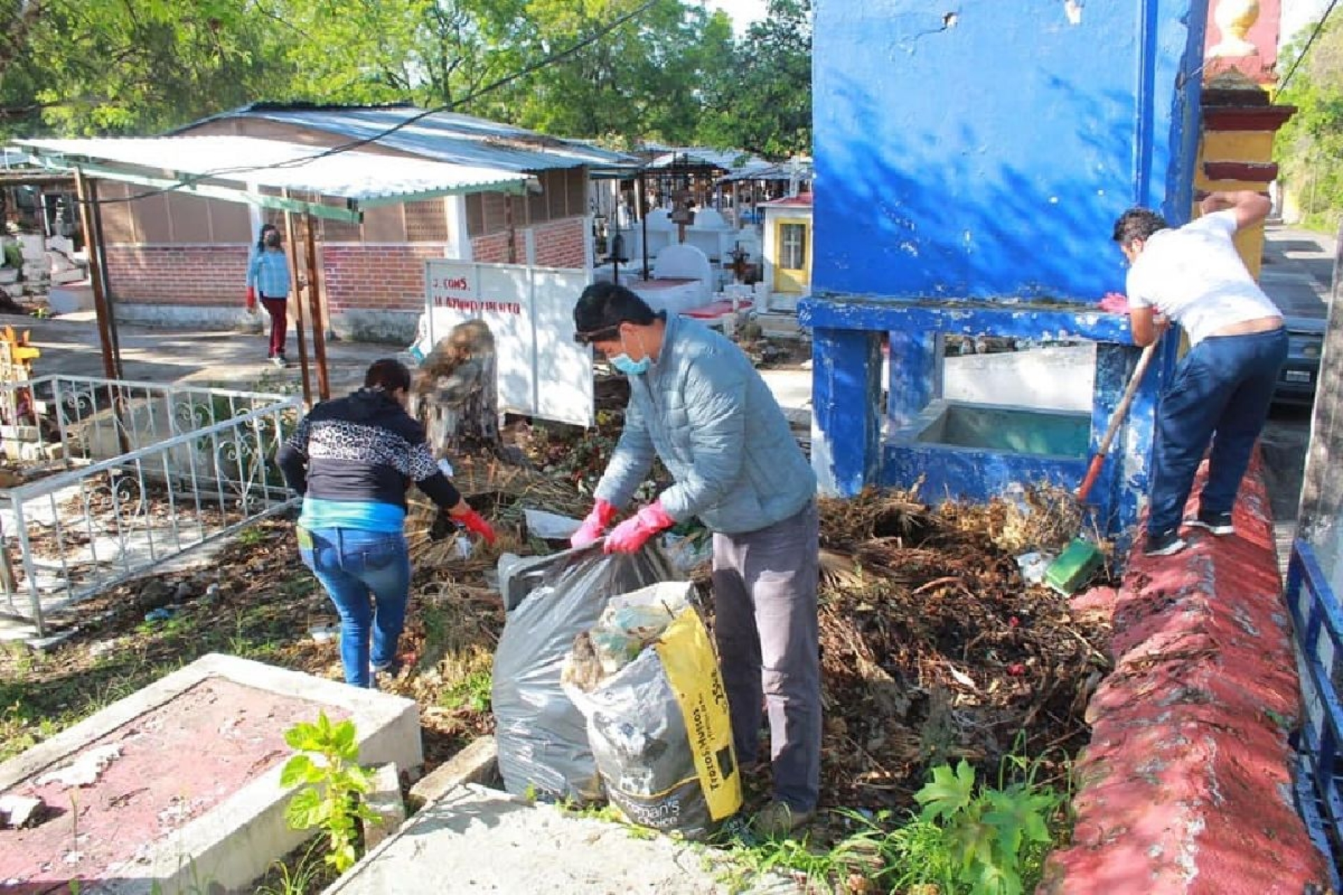 Limpian panteones en Zacualpan para prevenir el dengue