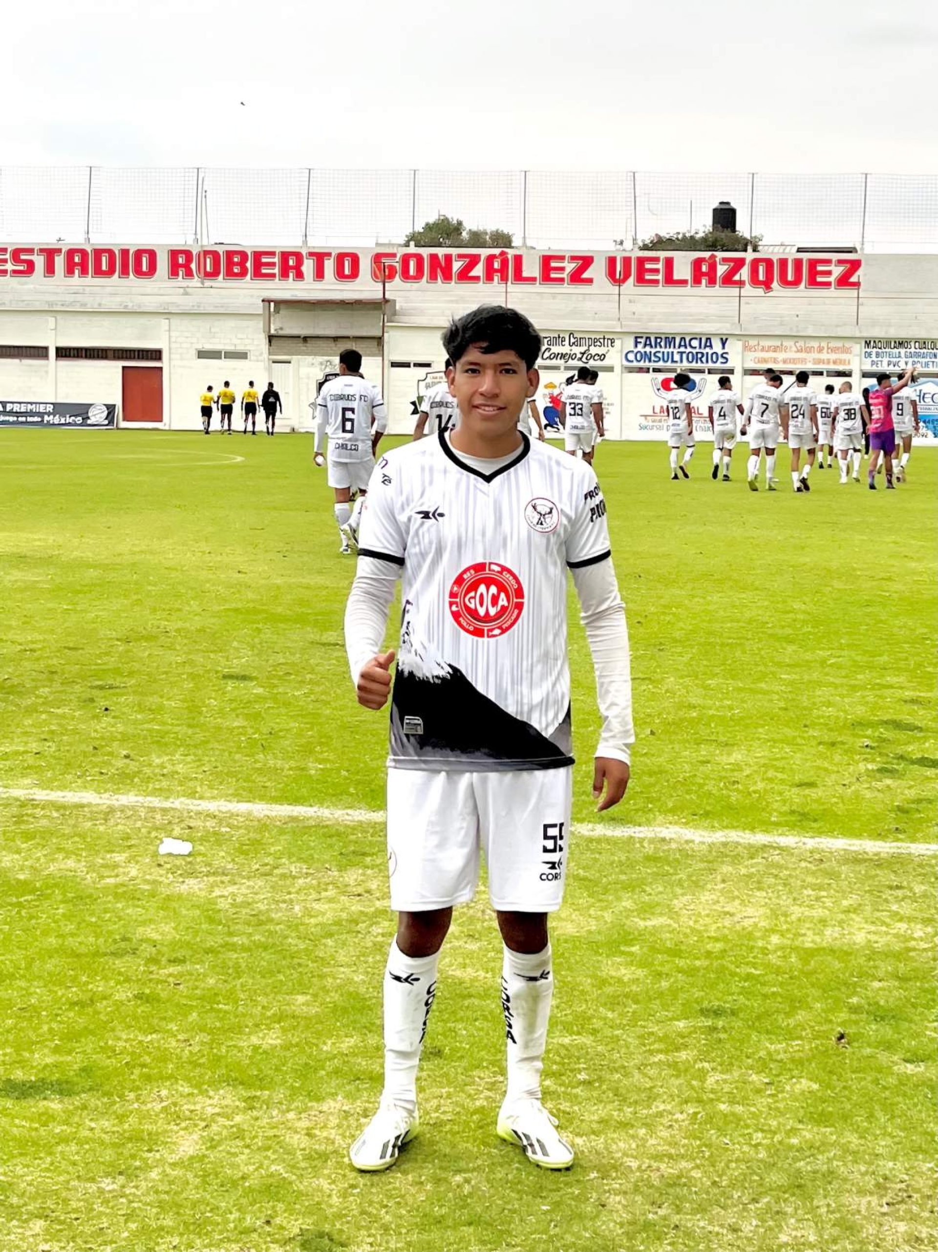 Julio Morales debuta en Liga Premier