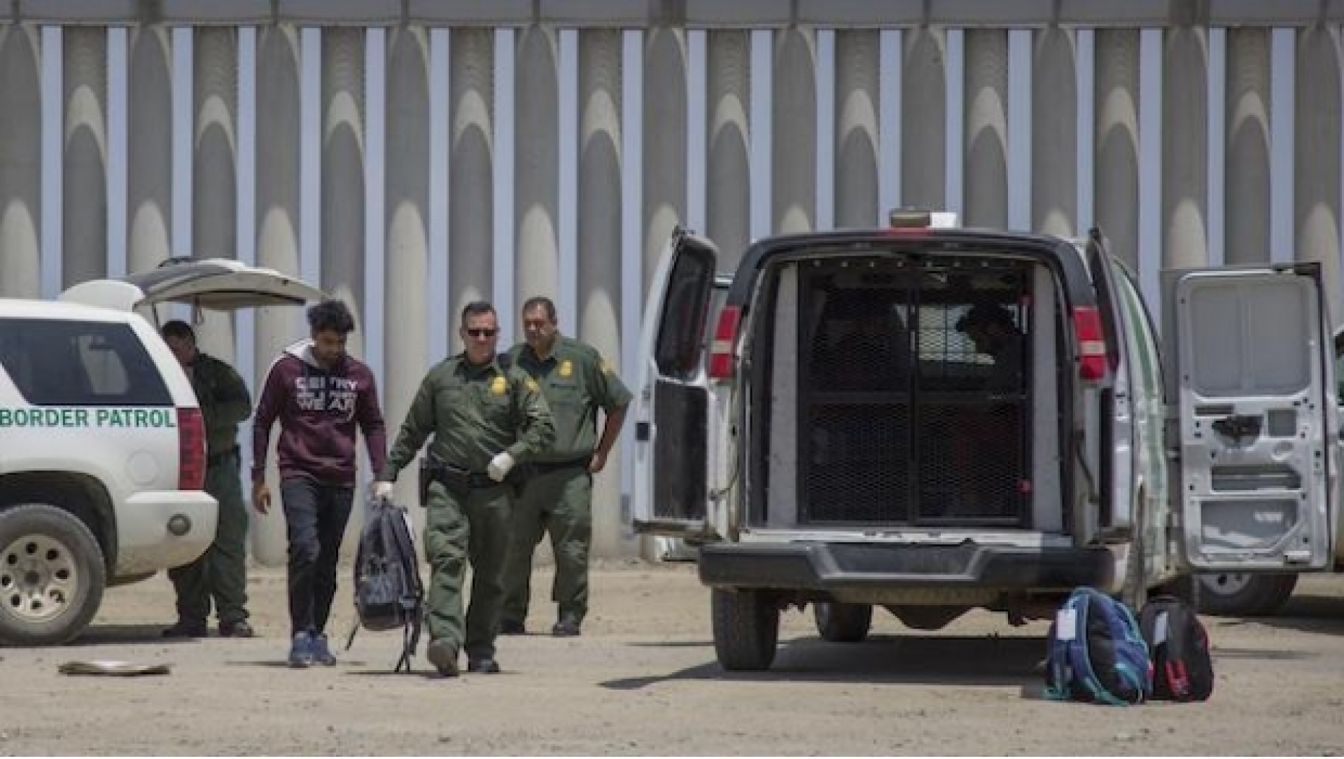 Estados Unidos negará asilo a migrantes que entren al país por México