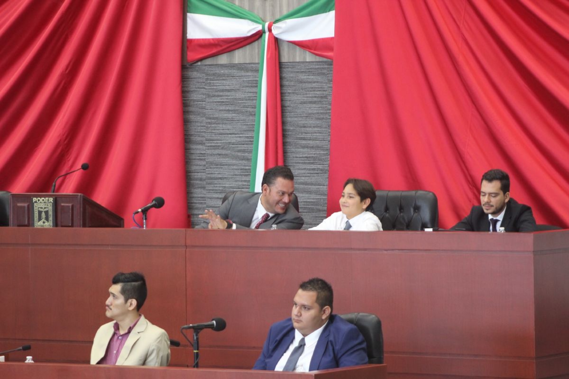 Diputados usaron el Parlamento Juvenil para el lucimiento de sus hijos