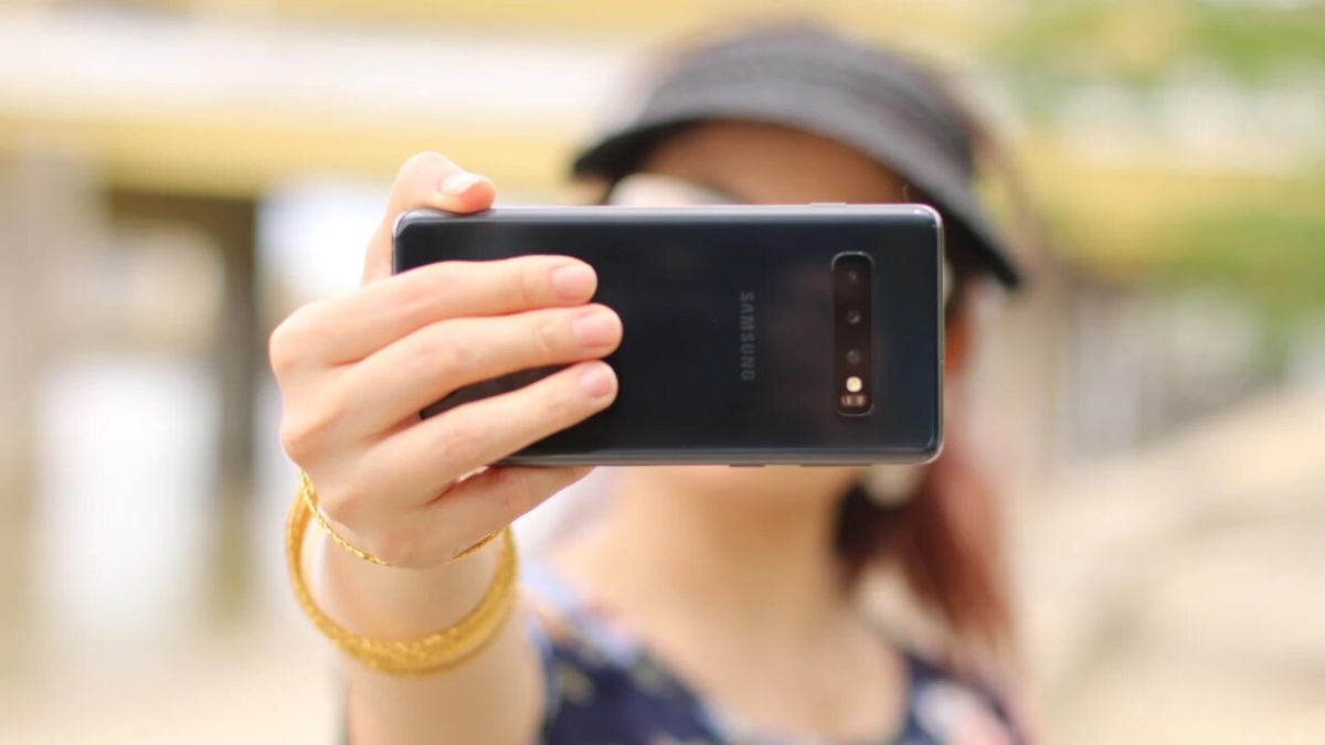 Francia aprueba una ley para regular la actividad de los 'influencers'