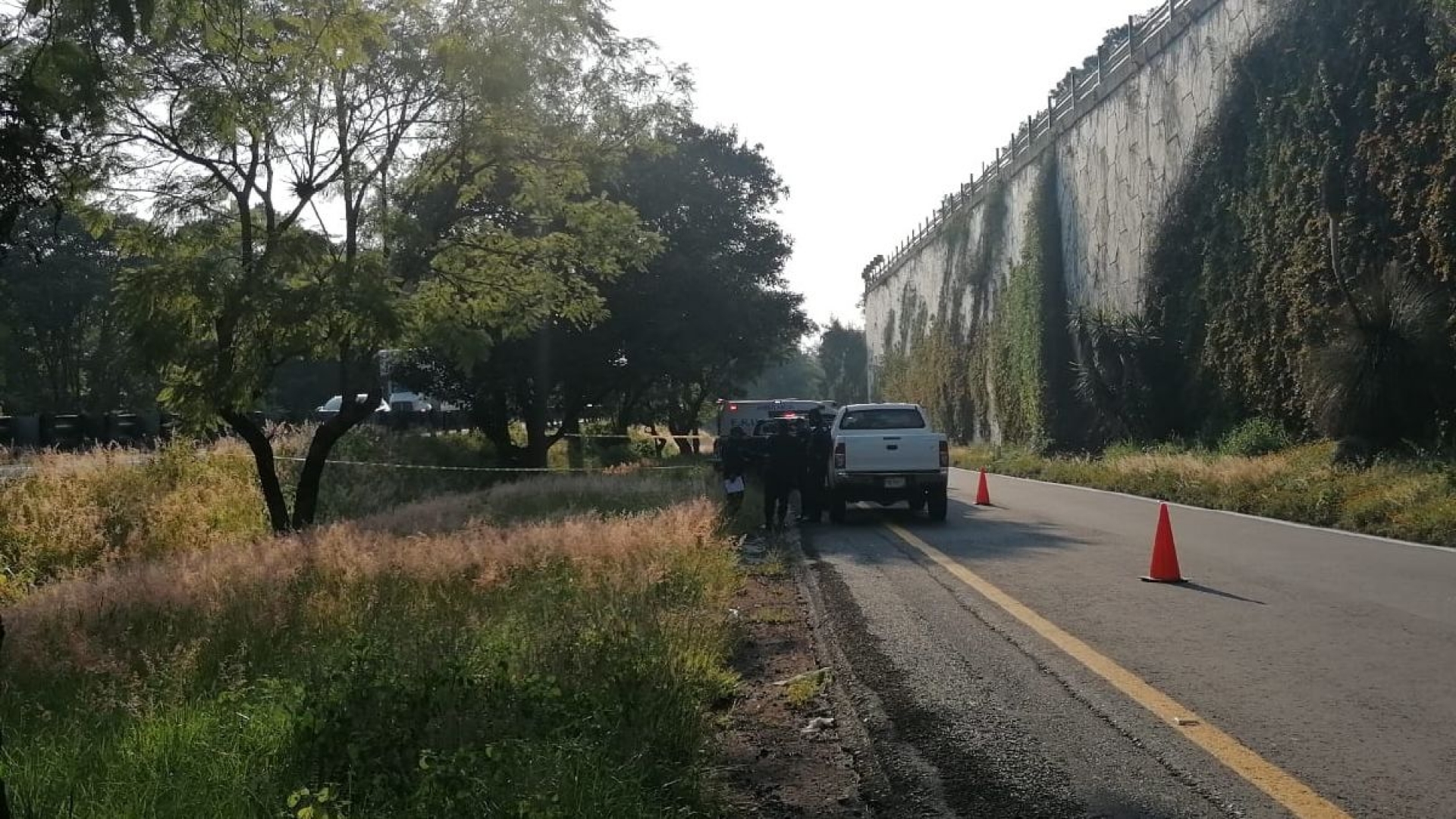 Dejan dos cadáveres a orillas de la autopista La Pera-Cuautla