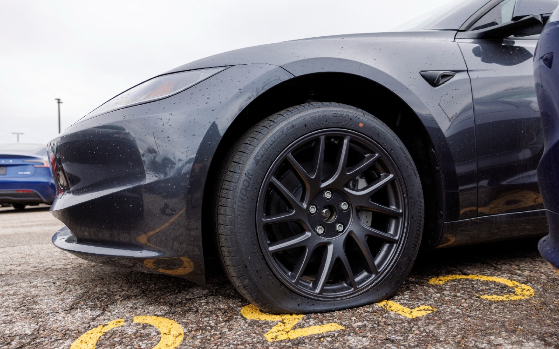 Al menos 80 autos de Tesla vandalizados en Canadá en protesta contra Musk
