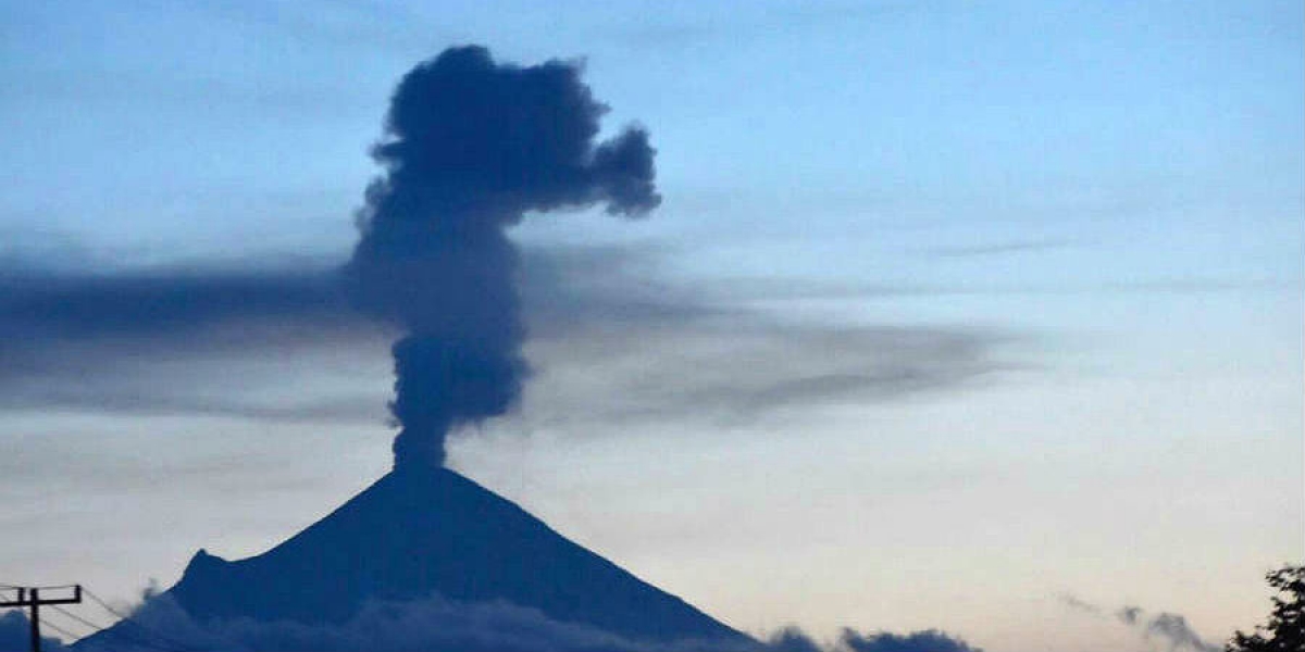 Registra Popocatépetl emisión continua de vapor de agua y ceniza hacia el sur