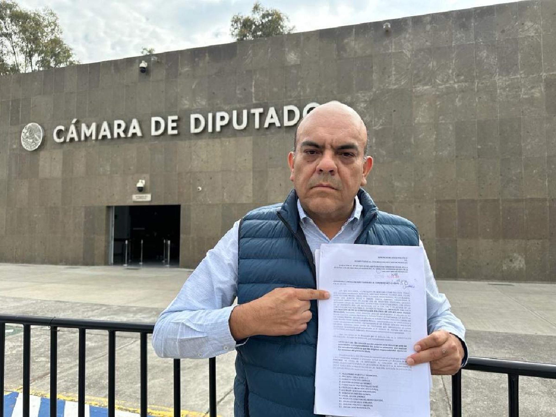 Abogados presentan solicitud de juicio político contra diputados locales