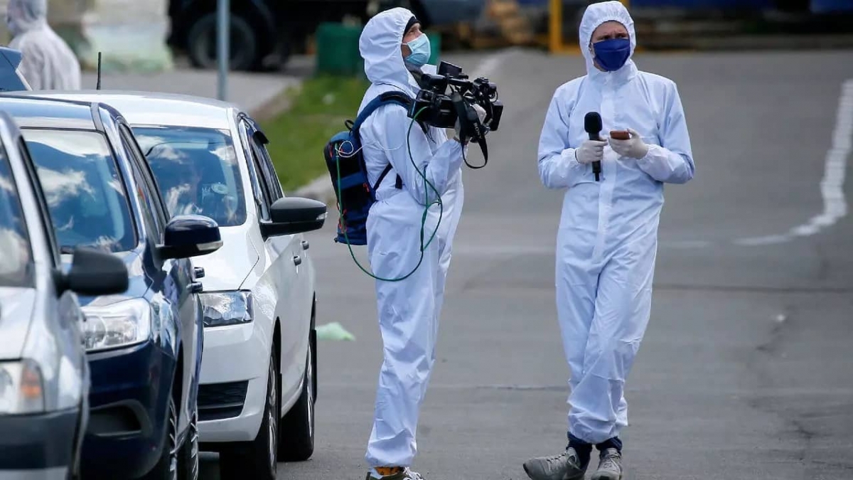 Al menos mil 500 periodistas han muerto por COVID-19 en 77 países