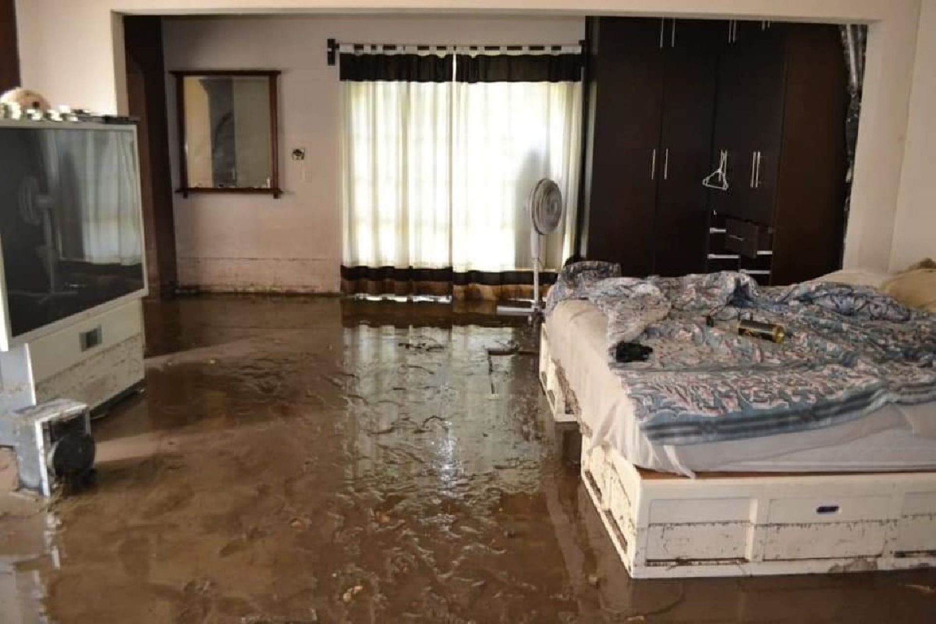 Limpian zonas afectadas por desbordamiento del río Chalma