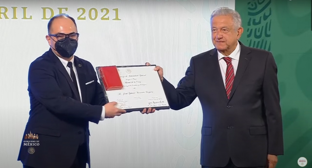 Recibe investigador de UAEM presea al mérito en salud 2021