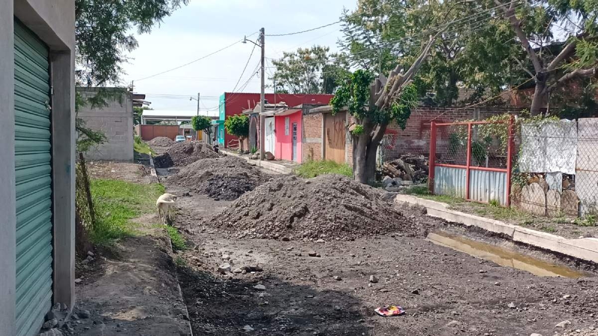Denuncian vecinos obras inconclusas en colonias de Cuautla