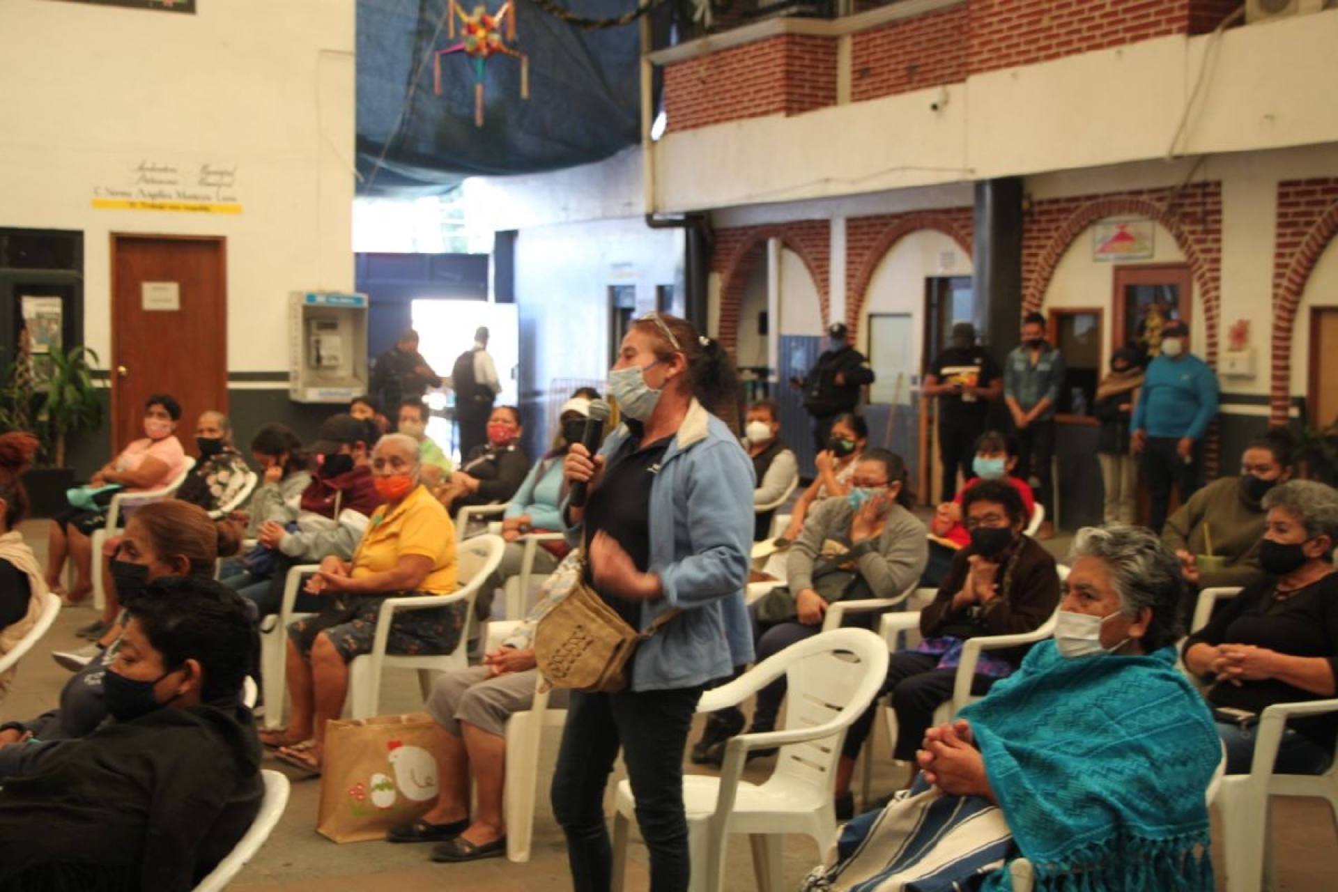 Entregan apoyos a fondo perdido a propietarios de negocios de comida