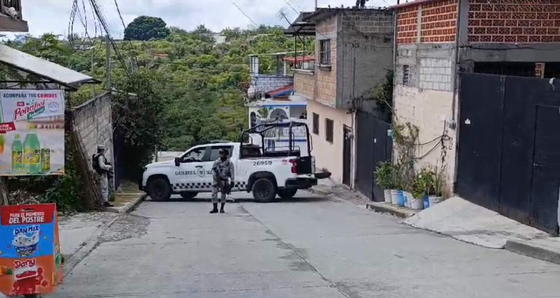 Agrede motociclista a agentes de la GN
