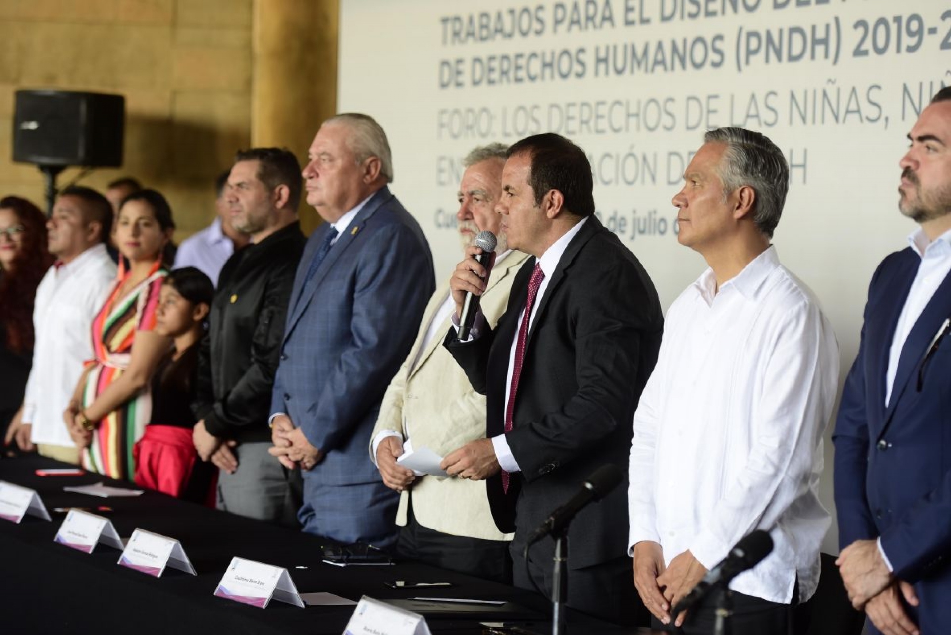 Llama Cuauhtémoc Blanco a garantizar una vida digna a la niñez