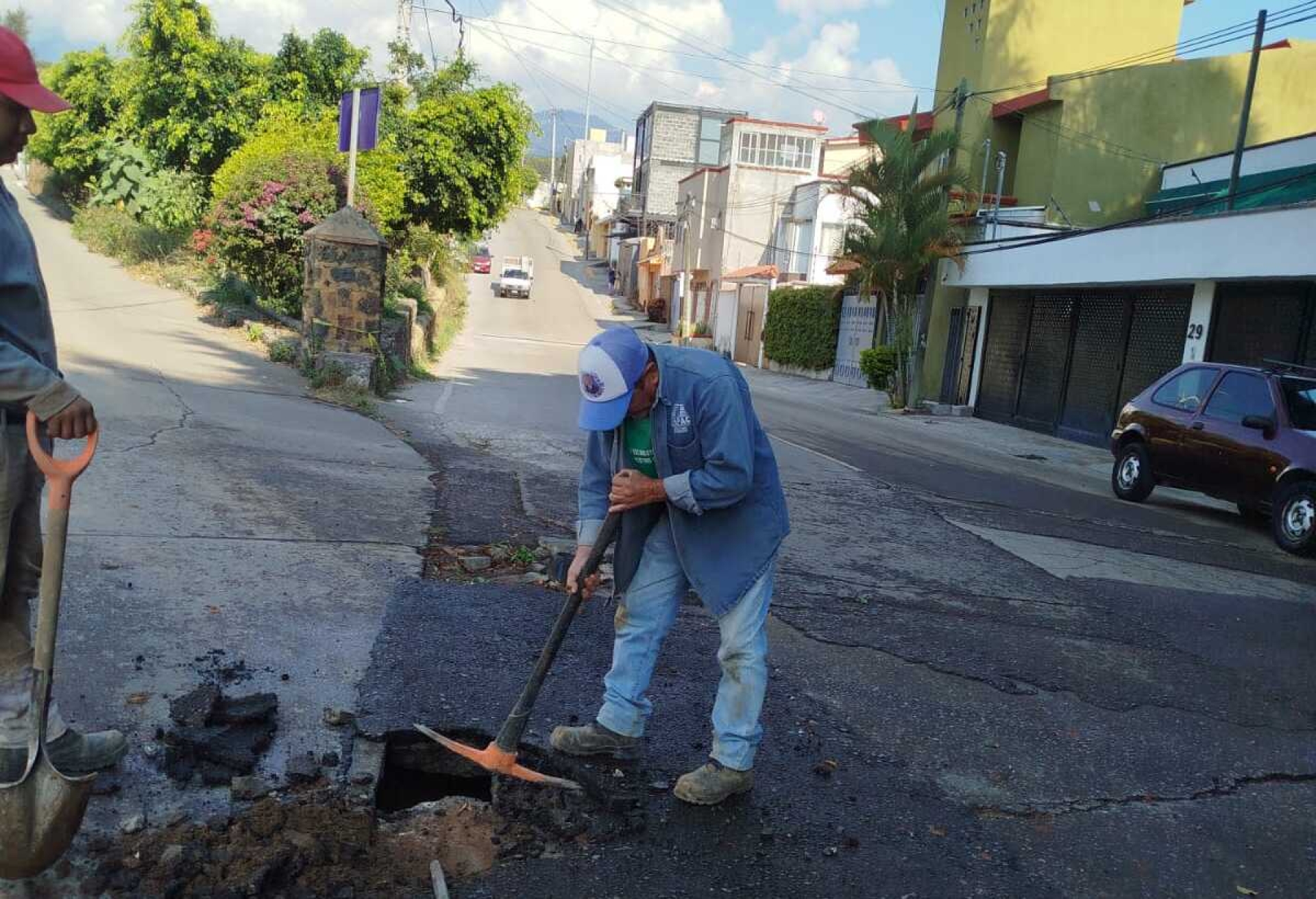 Atiende personal de SAPAC avería de tubería en colonia Lomas de Tzompantle