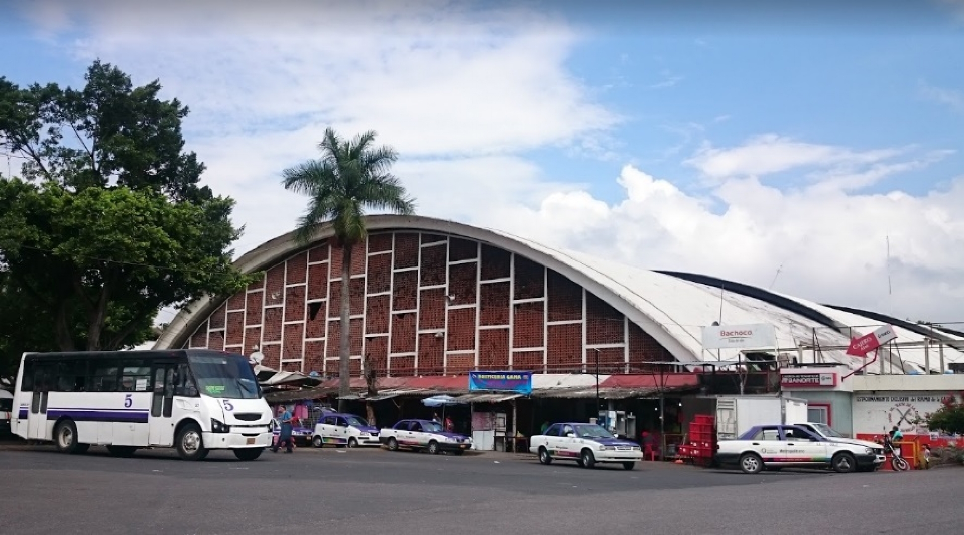 Restauranteros se surtirán en el mercado ALM
