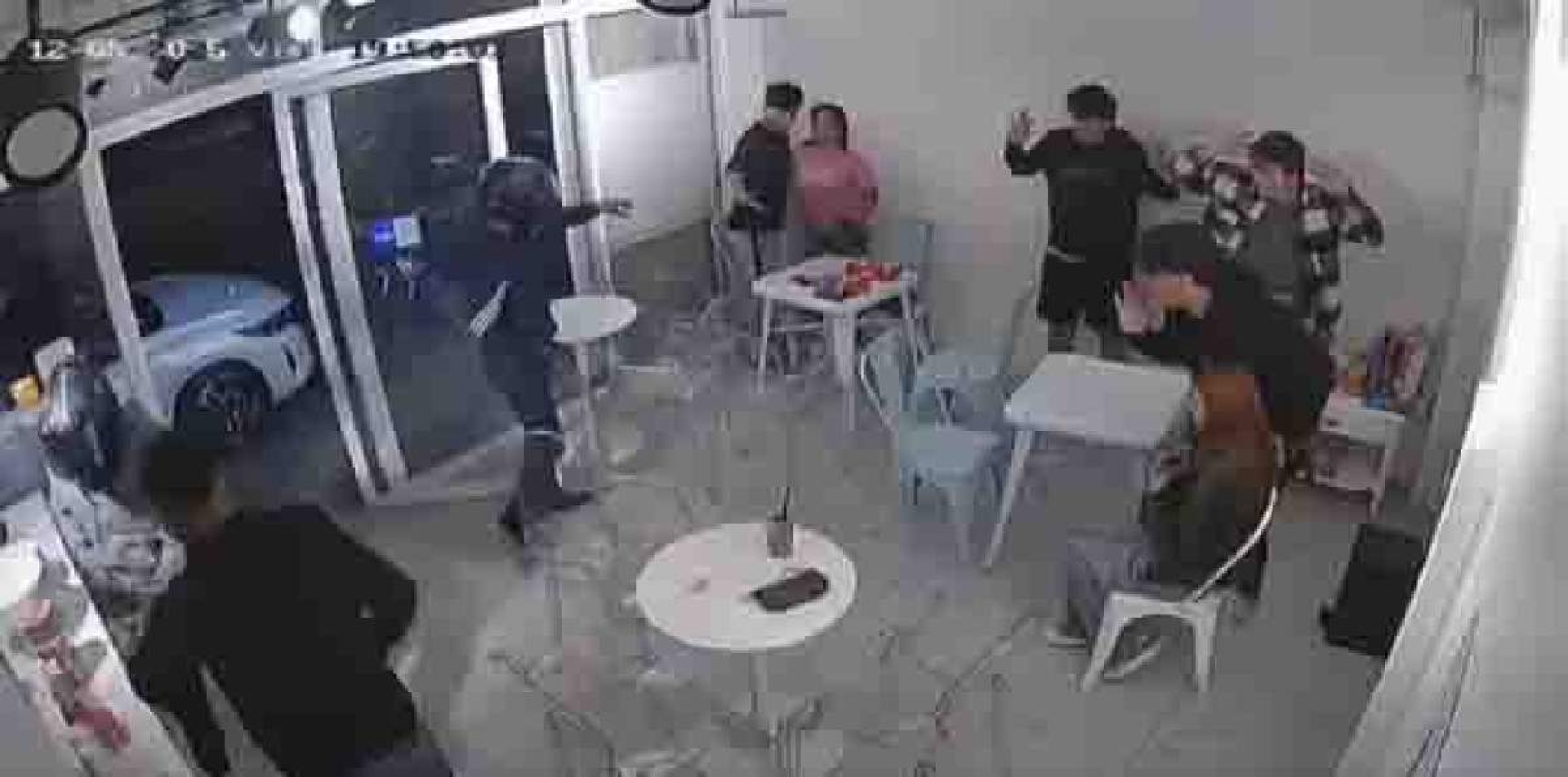 Asaltan un comercio en Civac