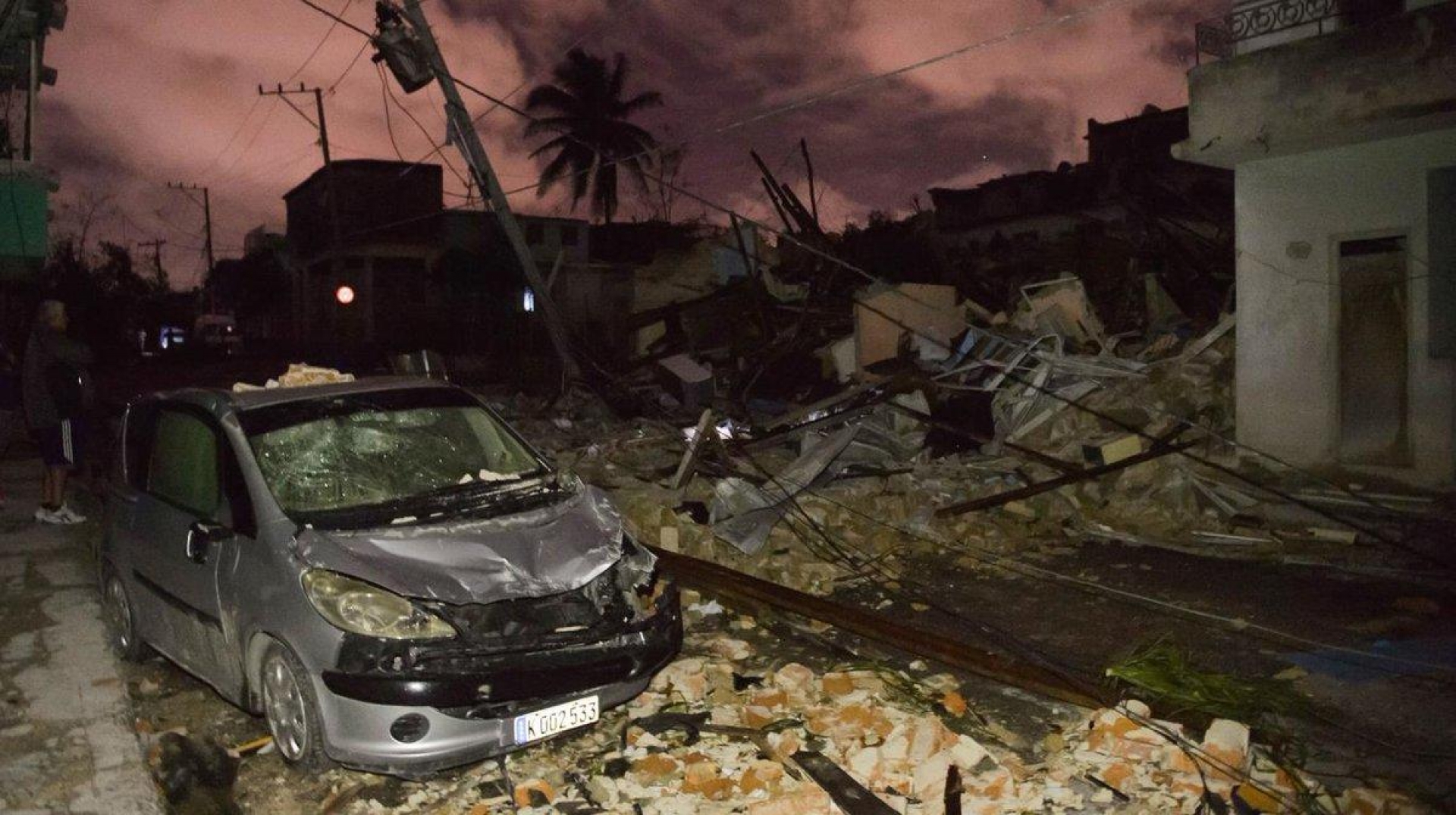Tornado deja en Cuba tres muertos y 172 heridos