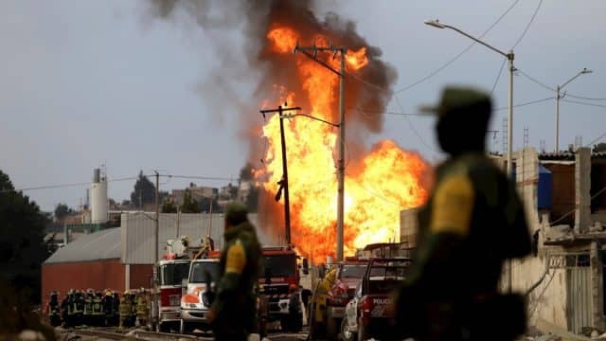 Puebla declara dos días de luto por explosión de gasoducto
