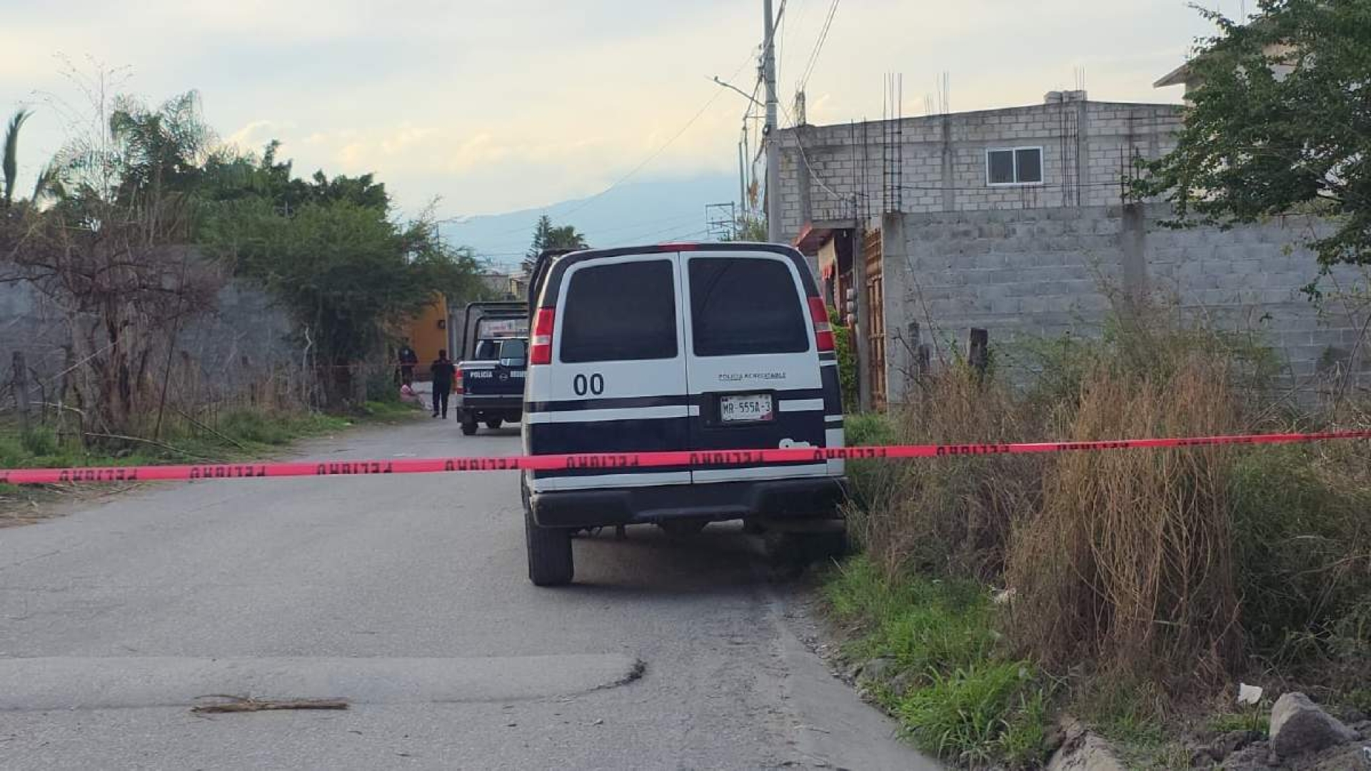 Atacan a tiros a dos jóvenes; uno murió