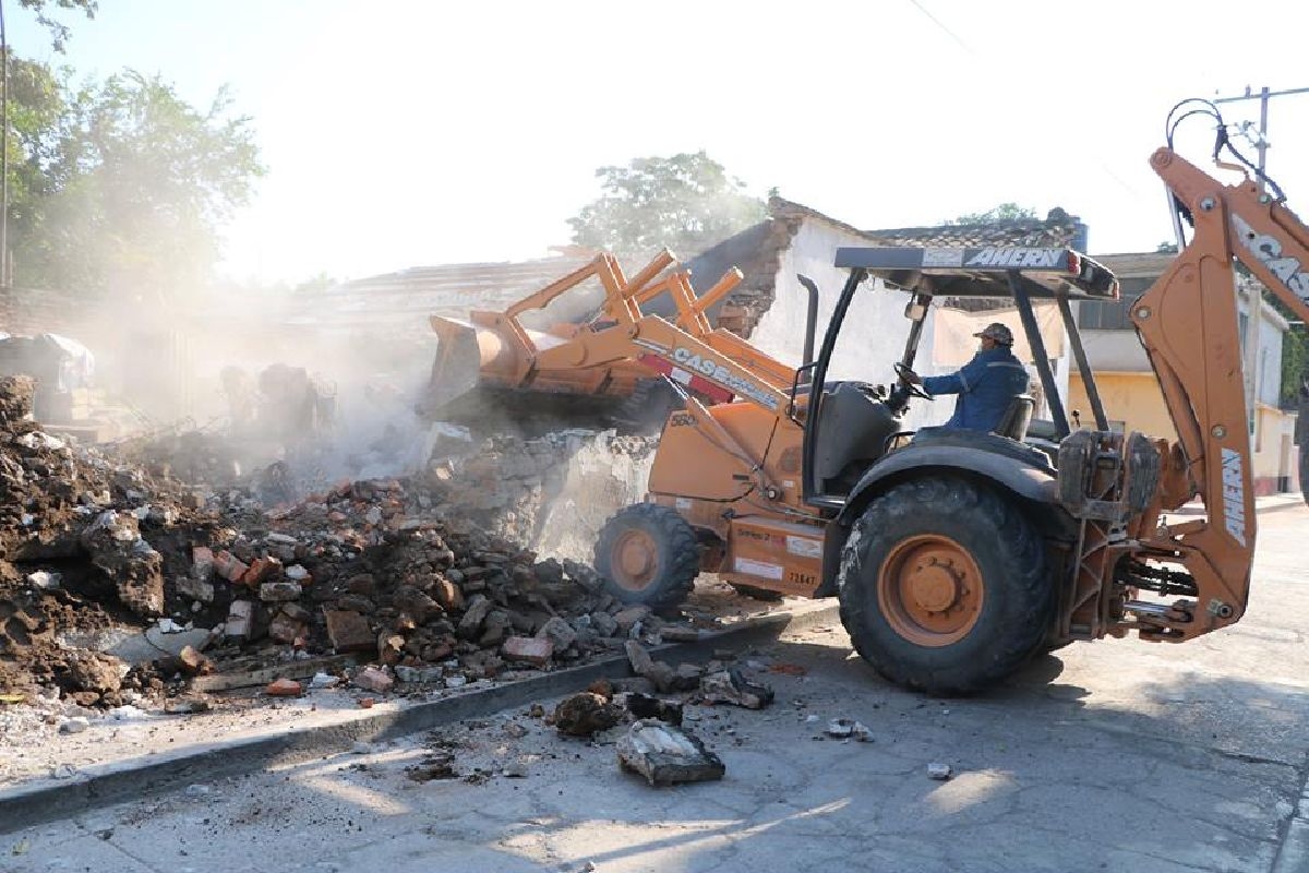 Apenas comenzó demolición de viviendas en Tlaltizapán