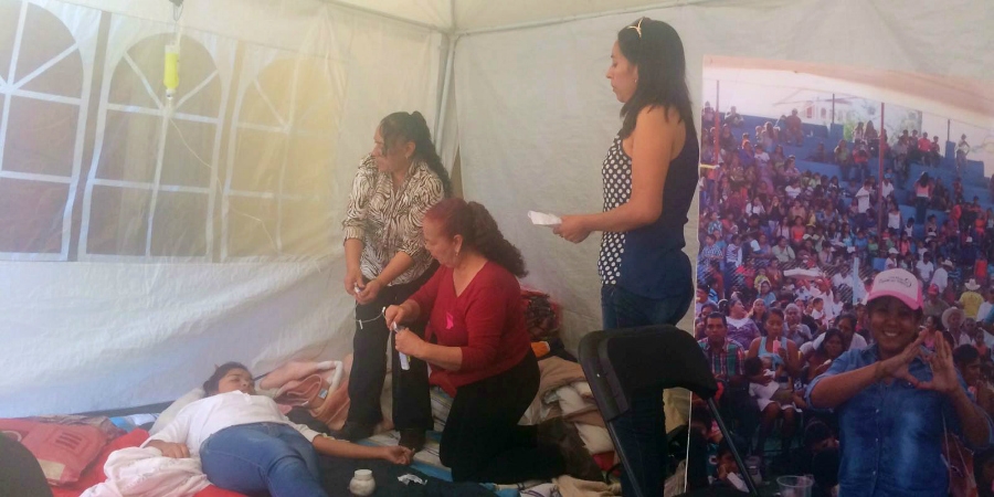 Mujeres en huelga de hambre condicionan diálogo con diputados; legisladores insisten en que es inviable revocación de Irma Camacho