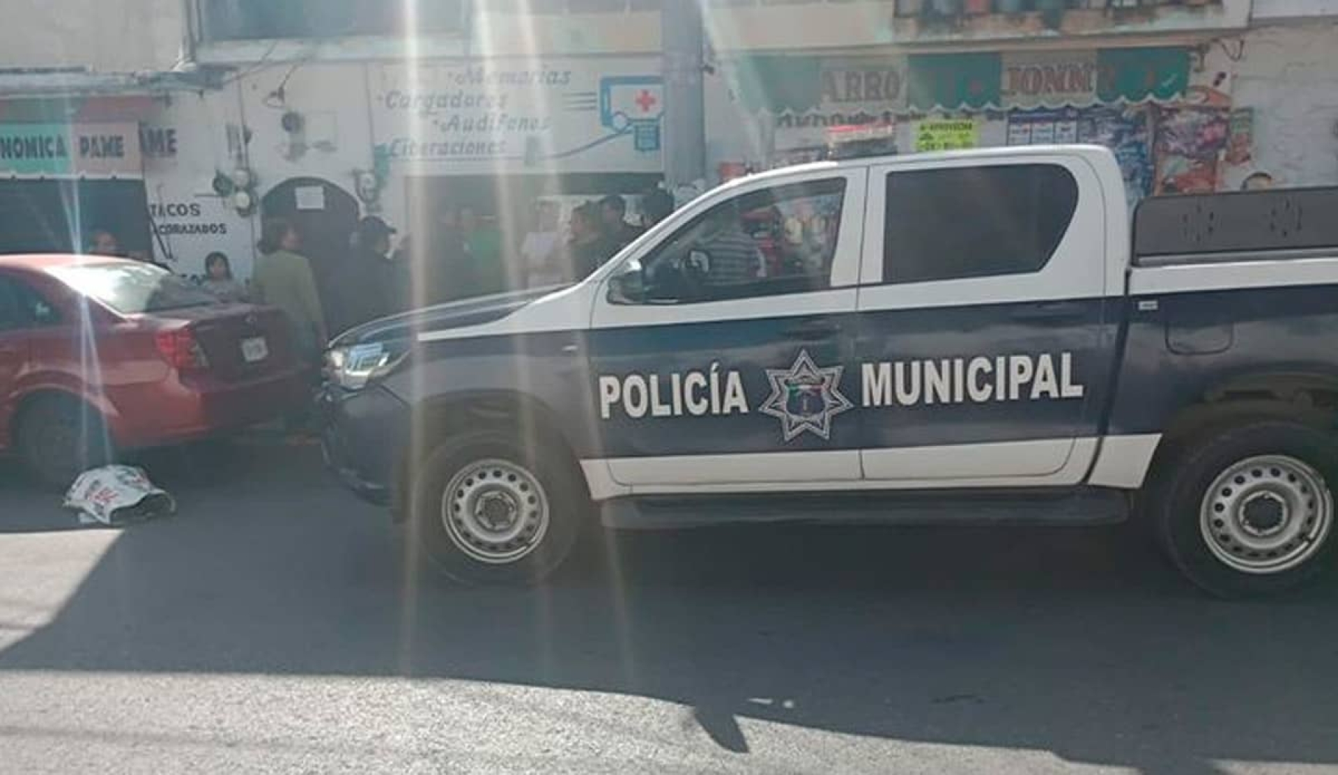Balean a un vendedor de rosas en la Lagunilla