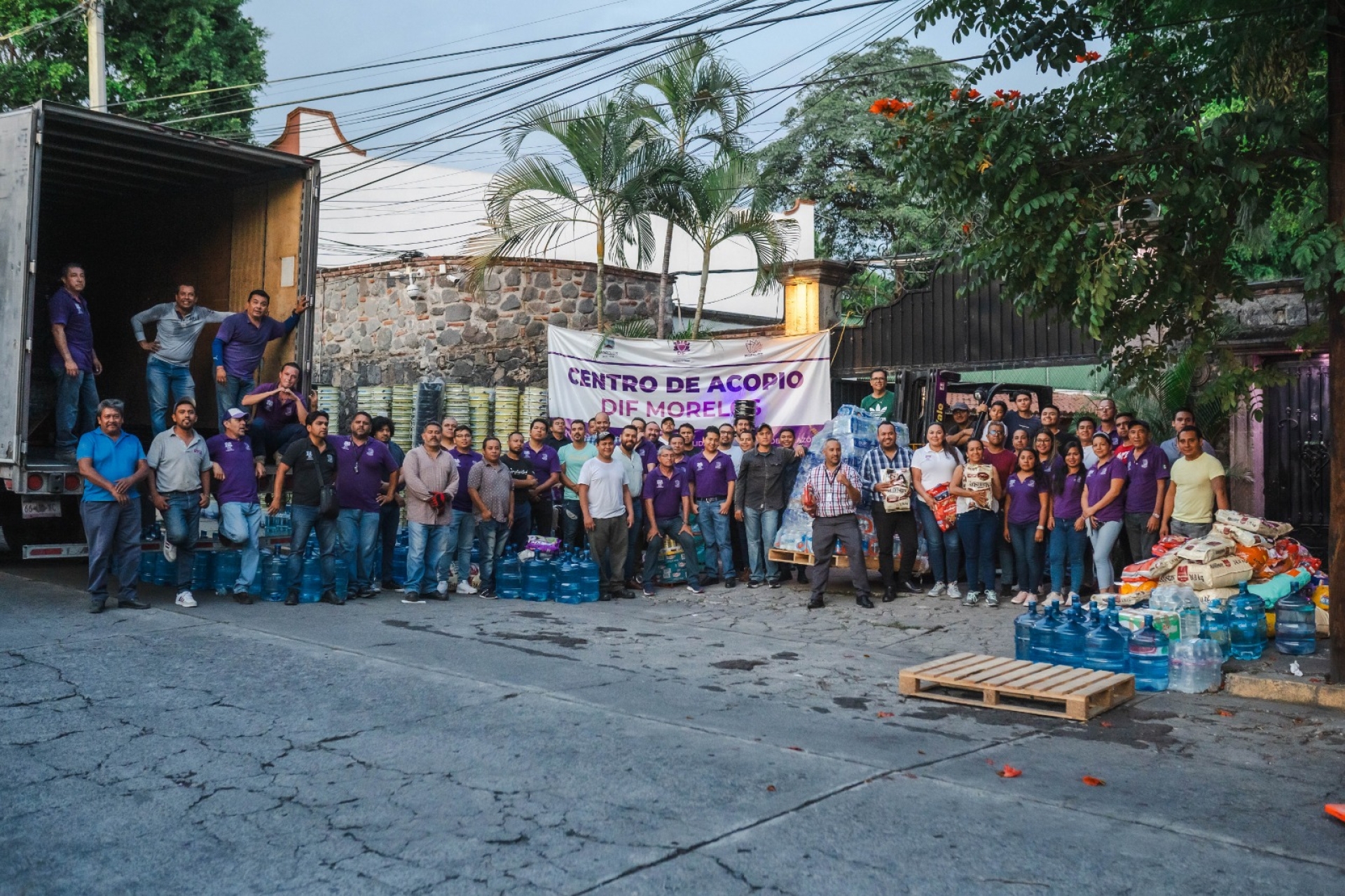 DIF Morelos envía más de 30 toneladas de ayuda a damnificados por el huracán Otis