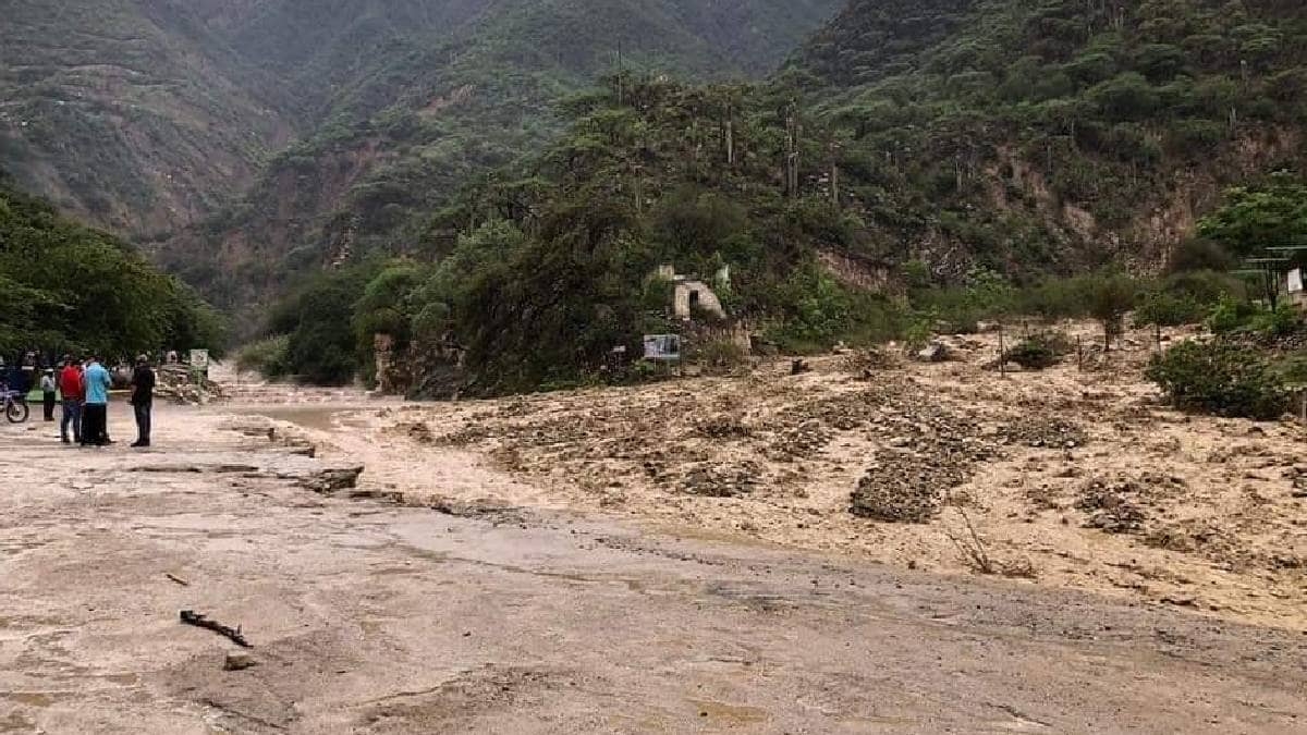 Desalojan a turistas tras desbordamiento de río en las "Grutas de Tolantongo"