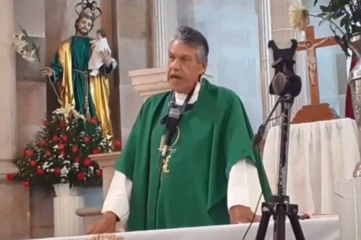 Sacerdote llama "gorda" a una mujer y causa indignación