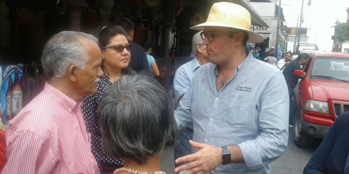 Se reúnen integrantes de la Unión de Voceadores con Meade González