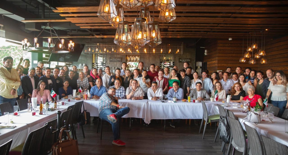 Celebra Víctor Mercado el Día del Locutor con las voces de la radio en Morelos