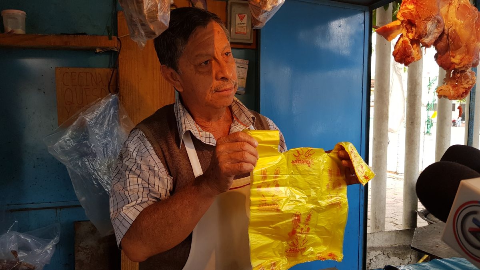 Locatarios del mercado de Yecapixtla ya despachan con bolsas biodegradables