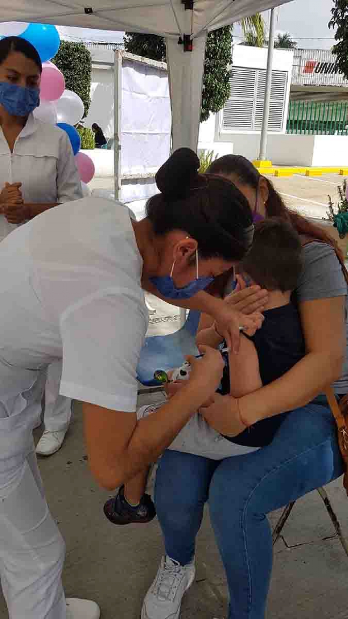 Exhorta IMSS a padres a completar esquemas de vacunación en niños