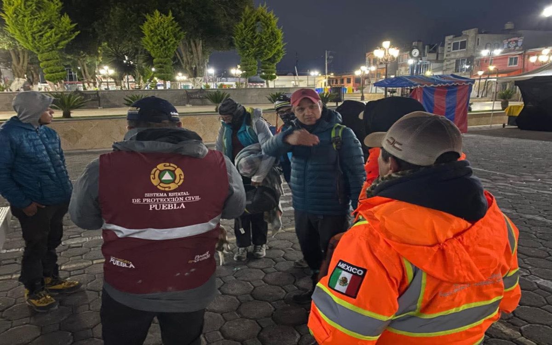 Autoridades de Puebla buscan a 12 alpinistas extraviados en el Citlaltépetl