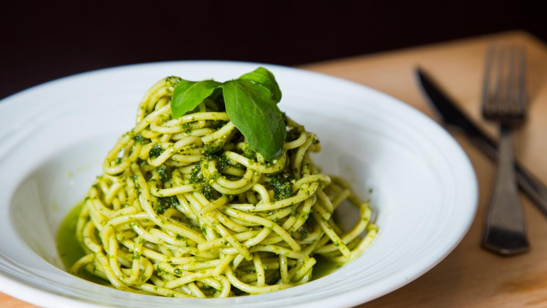 Cómo preparar una deliciosa pasta al pesto paso a paso
