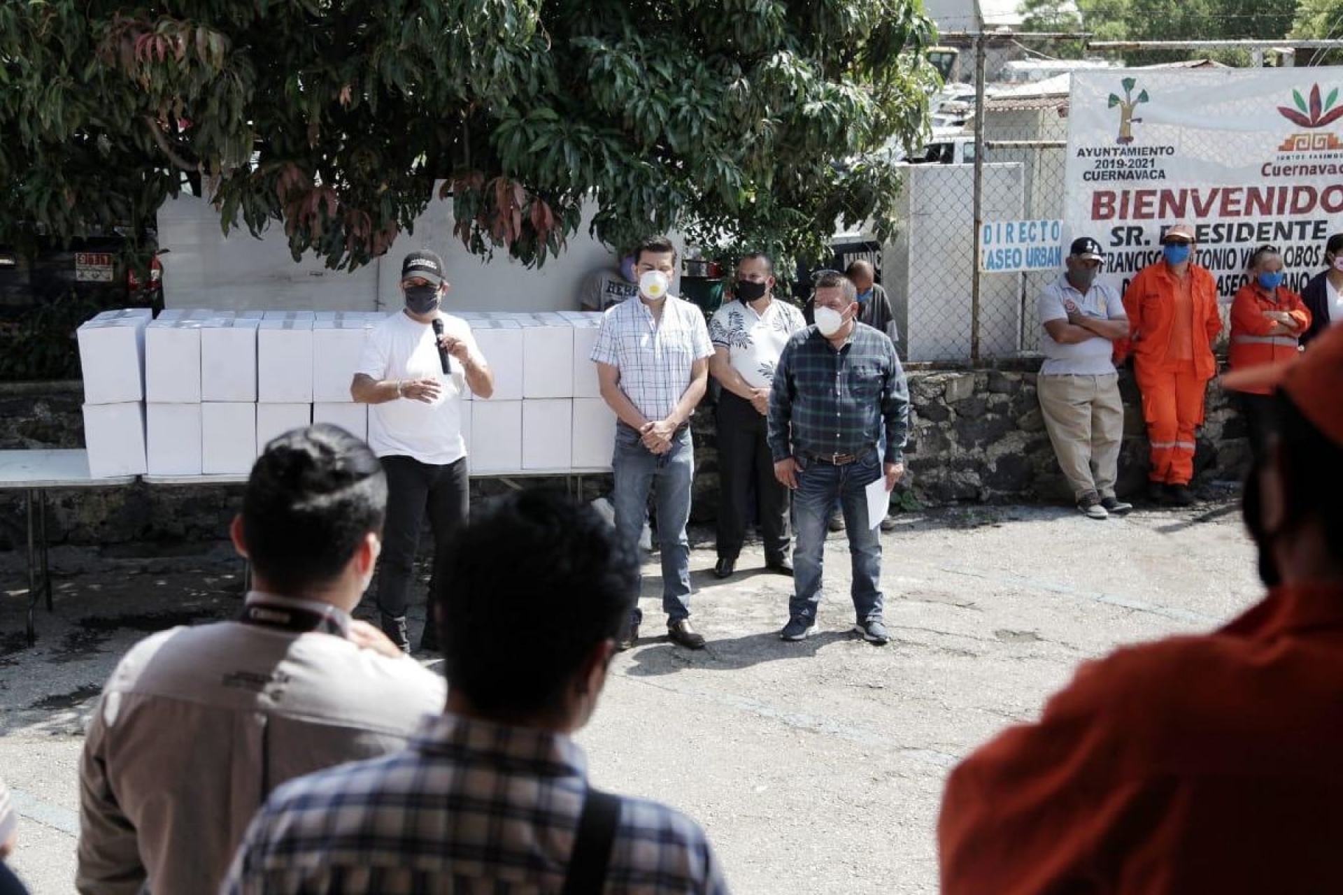 Entrega el alcalde Antonio villalobos apoyos alimentarios a trabajadores de aseo urbano