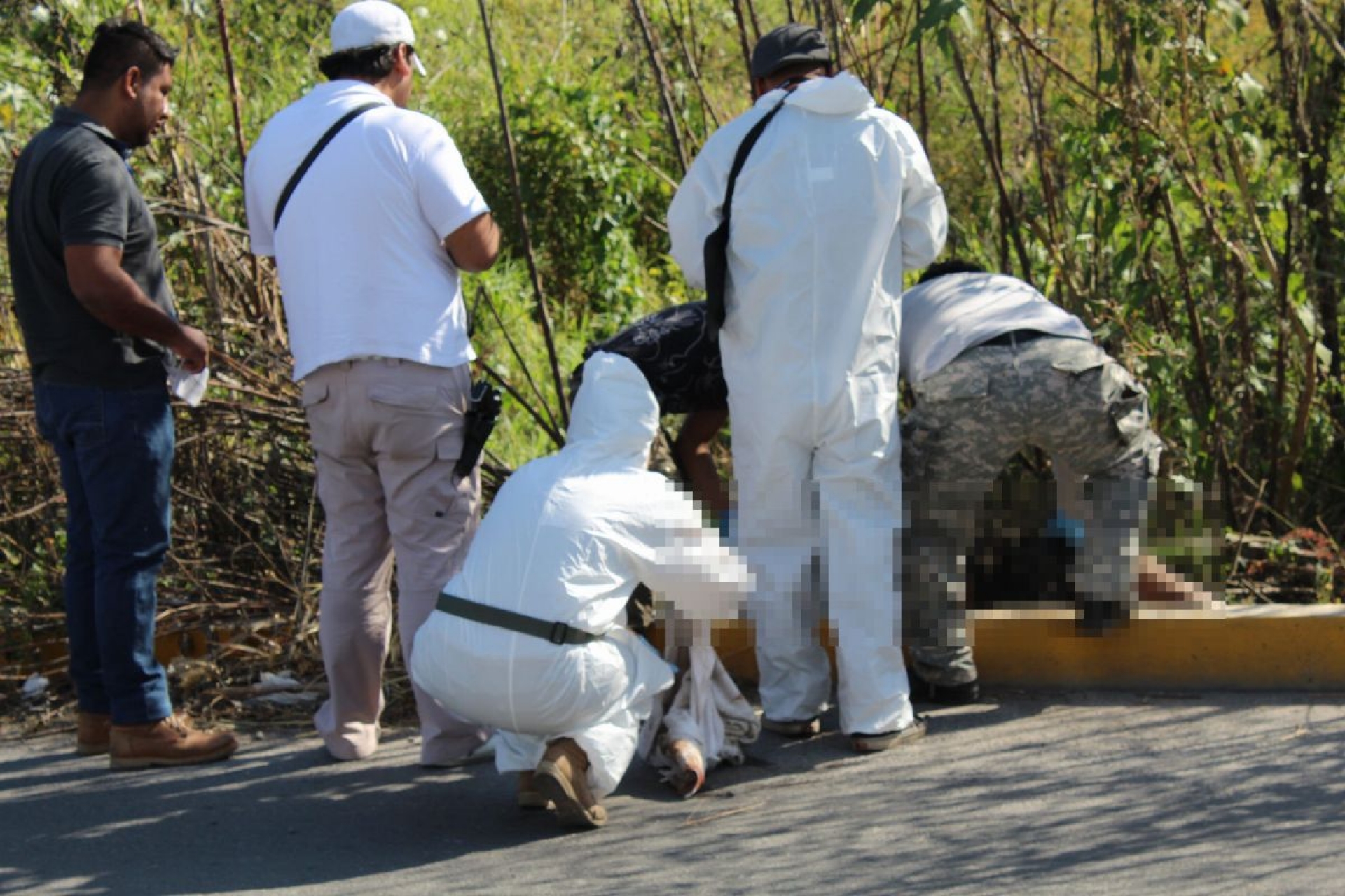 Abandonan un cadáver maniatado en Tezoyuca