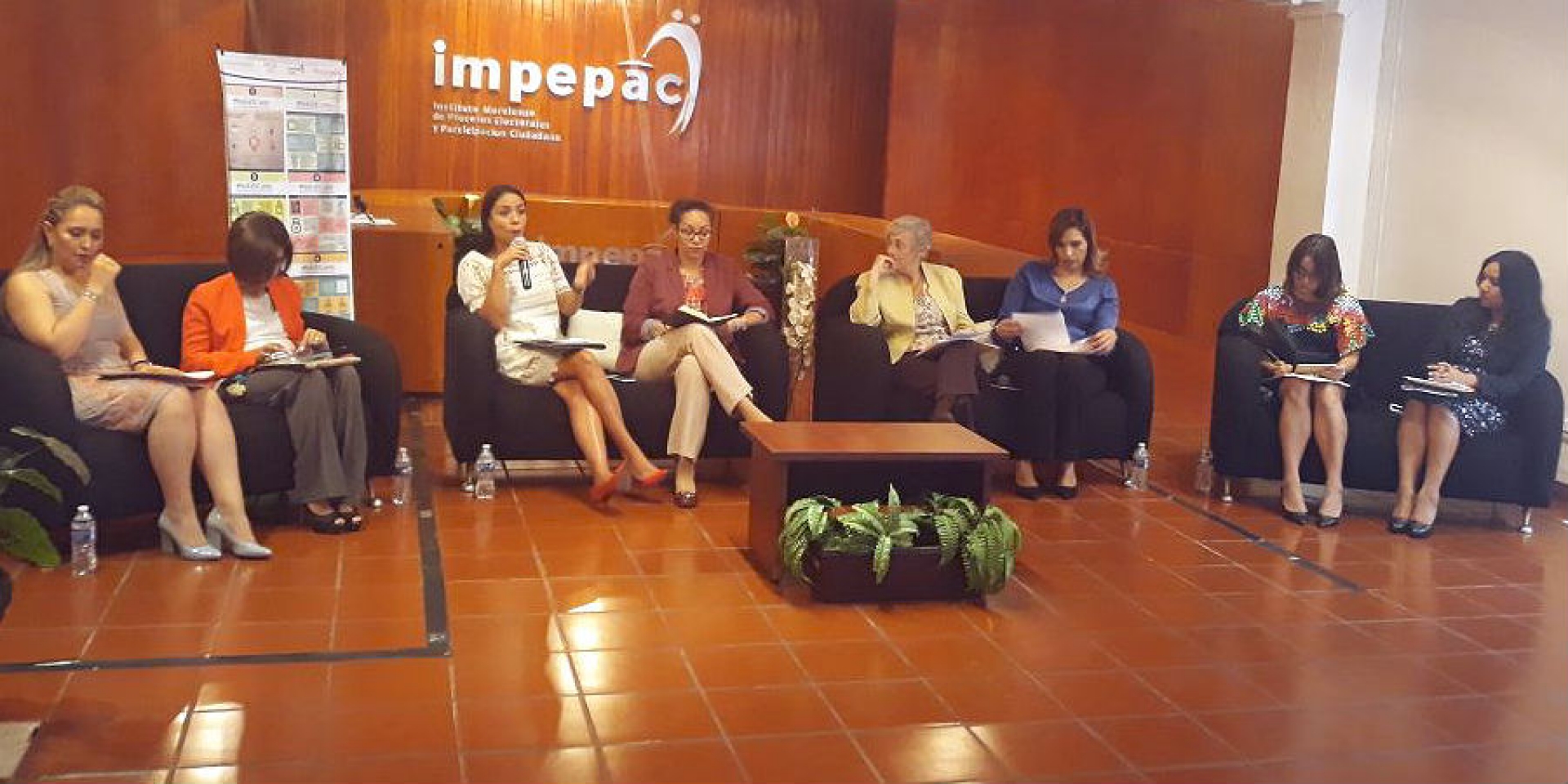 Realizan conversatorio sobre violencia política de género en el Impepac