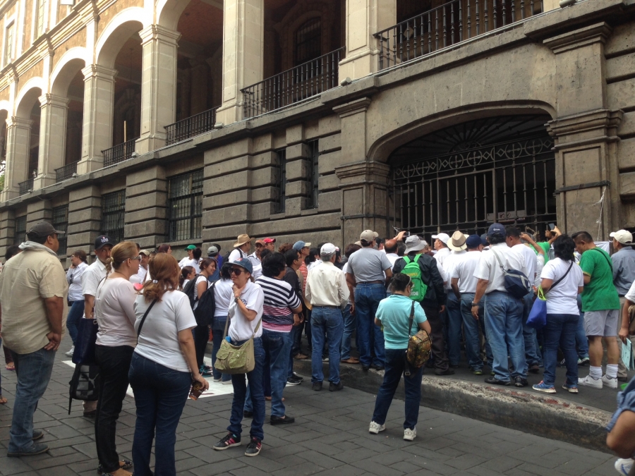 Profesores jubilados planean protestas por retraso en pagos