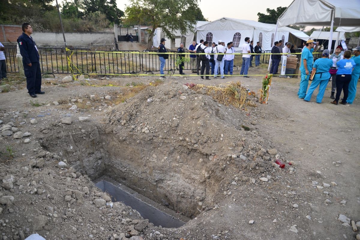 Alrededor de diez cuerpos inhumados en Jojutla carecen de perfiles genéticos: Pérez Durón