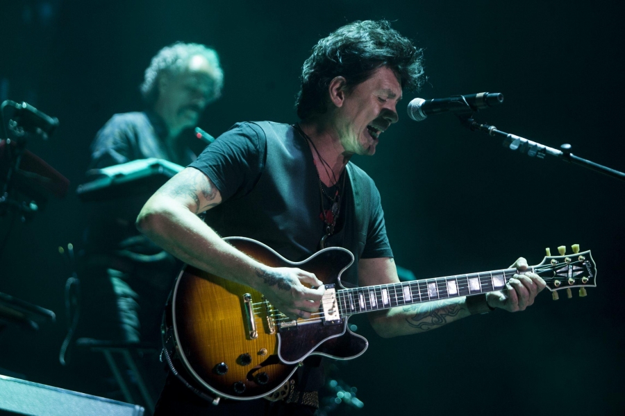 Caifanes hizo vibrar a fans en el Palacio de los Deportes