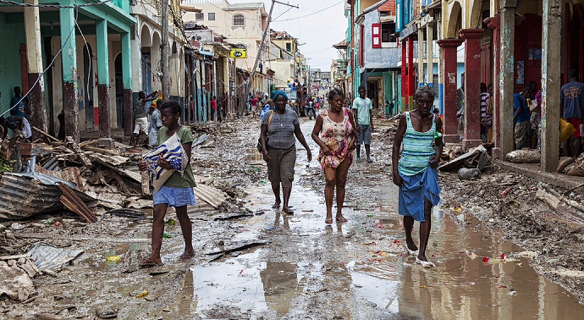 “Matthew” se convierte en ciclón categoría 2; deja más de 820 muertos en Haití