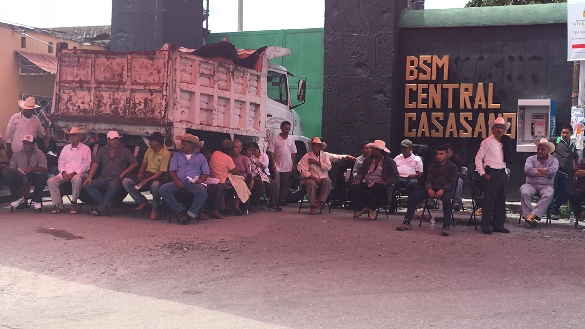 Fortalecen cañeros plantón en el ingenio de Casasano